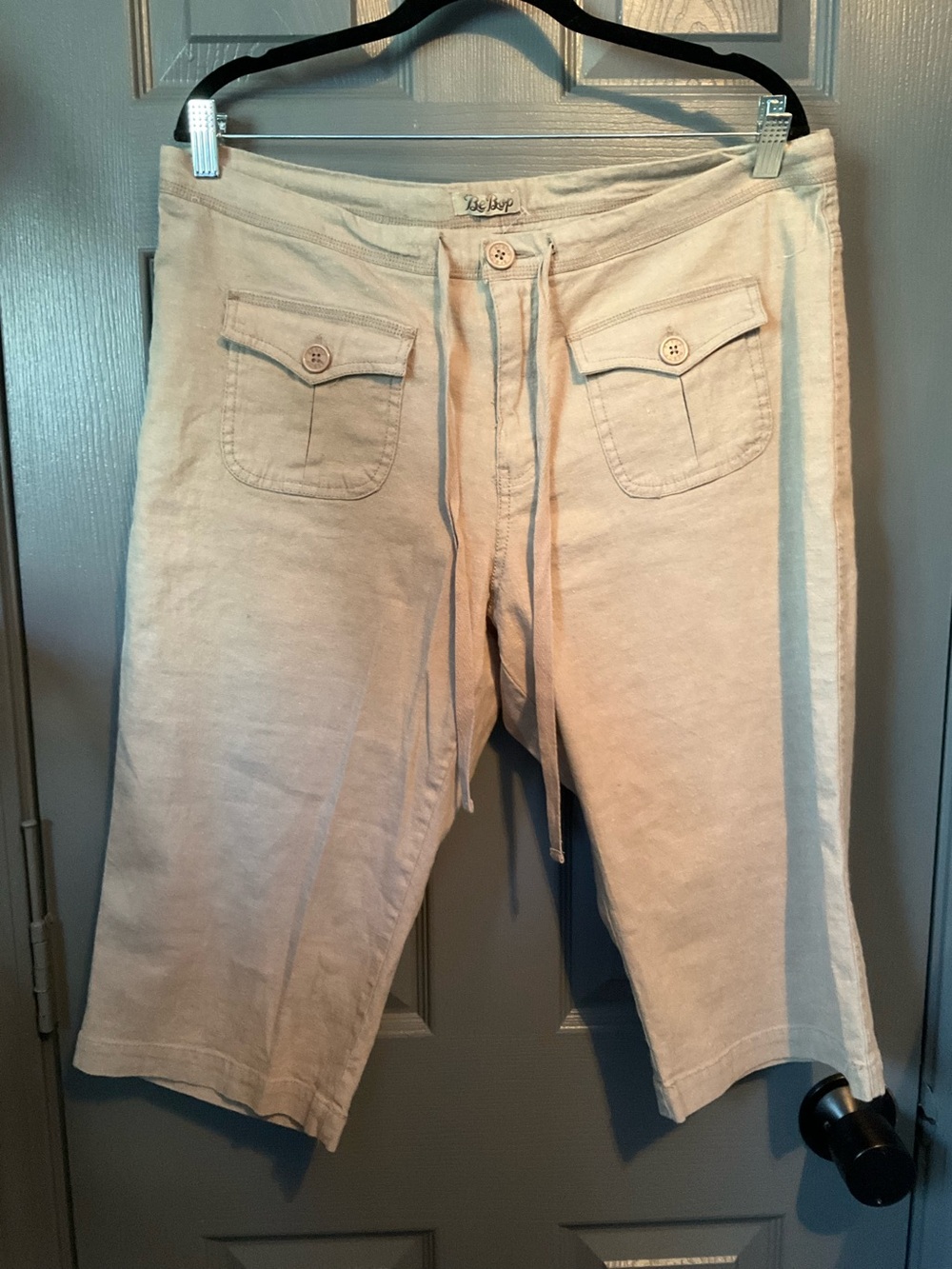 Be Bop size 18 beige cargo capris